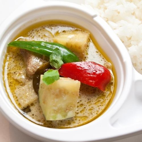4. Green curry with chicken and eggplant