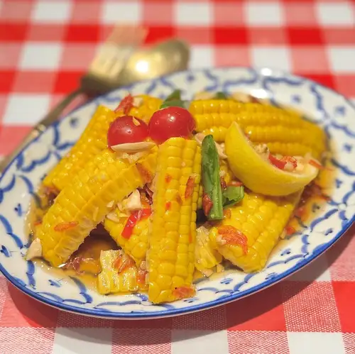 夏季期間限定!販売期間:2026.7.2~9.30ティーヌンスペシャルメニュー タイ屋台名物「コーン・ソムタム」