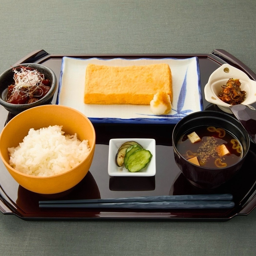 お昼はほっとする和定食!自慢のおばんざいと出汁巻き卵を堪能
