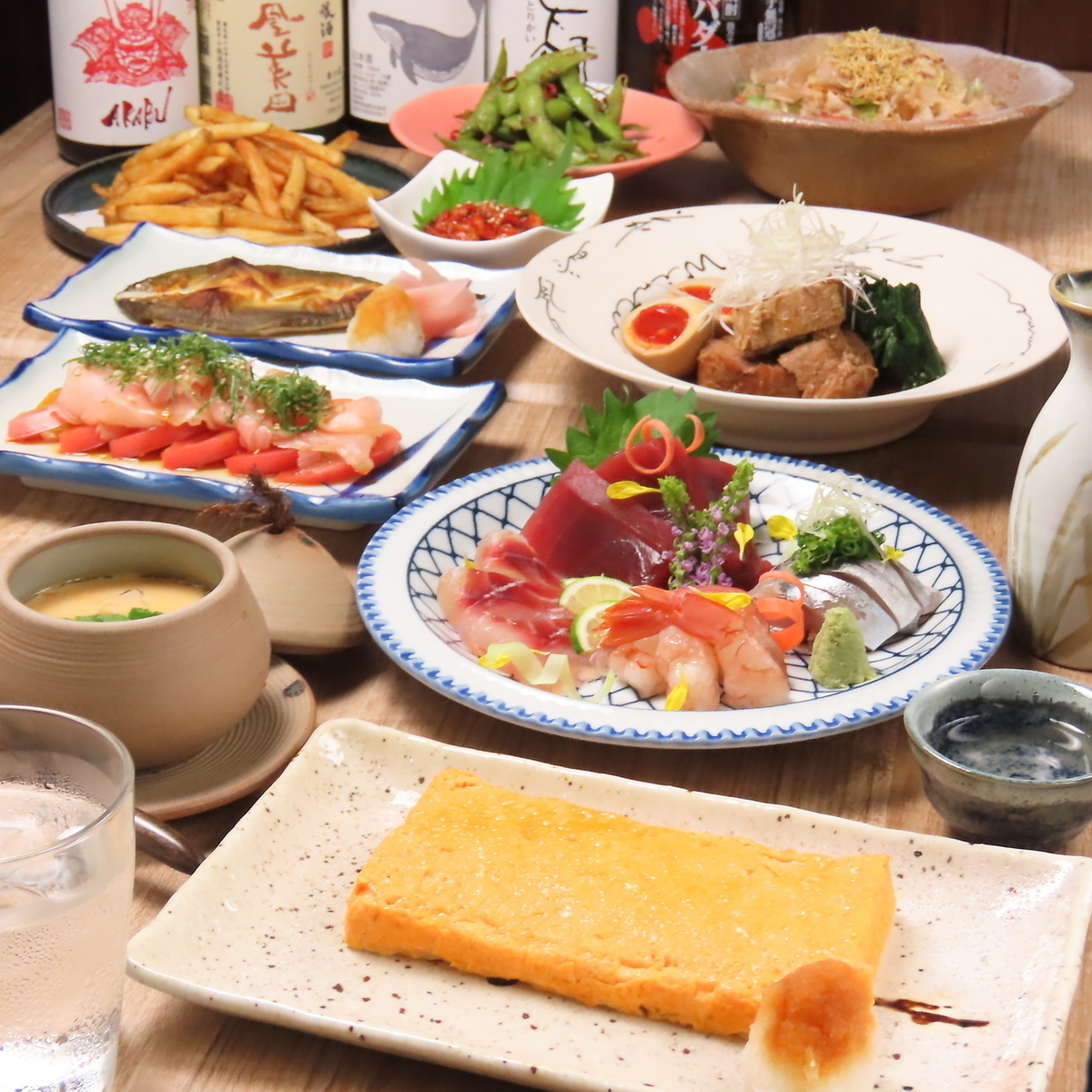 落ち着ける雰囲気で自慢のおばんざいと鮮魚が味わえる和食居酒屋