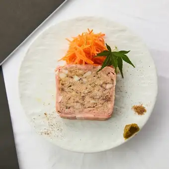豚肉とくるみの自家製パテ