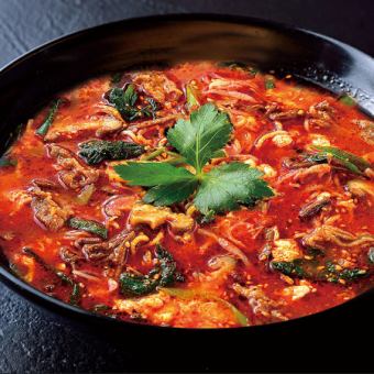 紅(あか)のユッケジャンラーメン