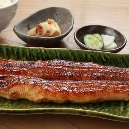 自慢の鰻料理をご堪能あれ
