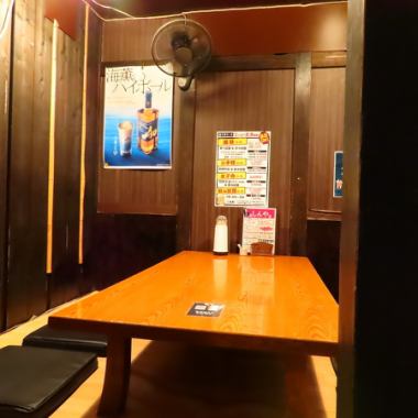 【二次会におすすめ】暖色系の温もりのある店内でゆったりとおくつろぎください♪