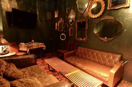 <p>【個室で周りを気にすることなくお食事を満喫】当店はカップルや女子会などにぴったりの空間を提供しています。雰囲気のいい店内で、ゆったりとお食事やお酒を楽しむことができちゃいます。また公設市場から徒歩３分という好立地に位置している為、アクセスも便利です。お客様の心に残る素敵なひとときをお約束いたします★</p>