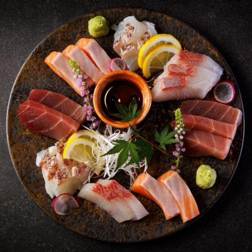 市場直送の鮮魚盛り合わせ