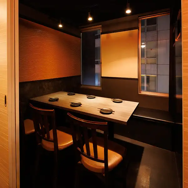 【全席個室居酒屋】2名様～最大40名様まで対応♪光と影の織りなす落ち着きの美空間個室で贅沢なひとときをお楽しみください♪※お席写真は系列店を参照させて頂いております