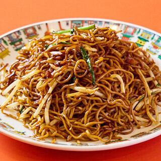【オススメコース】秘伝の香港焼きそば・麻婆豆腐・海老マヨ・デザートなど3300円(税込)