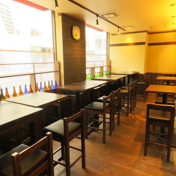 We have prepared a space that can accommodate the number of people such as counters and tables, so you can use it in various scenes such as banquets, girls-only gatherings, dates ♪