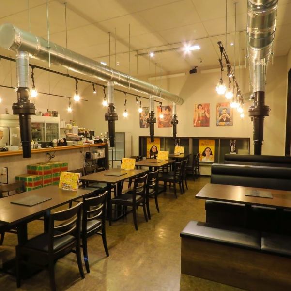 ◆◇様々なシーンに最適◆◇広々とした店内にはテーブル席をご用意しています。気の合う仲間との飲み会や肉食女子会、お仕事帰りの1杯など様々なシーンにご利用いただけます。炭火を囲めば自然と会話も弾みます♪【千葉 木更津 焼肉 ホルモン 上総和牛 宴会 歓送迎会】