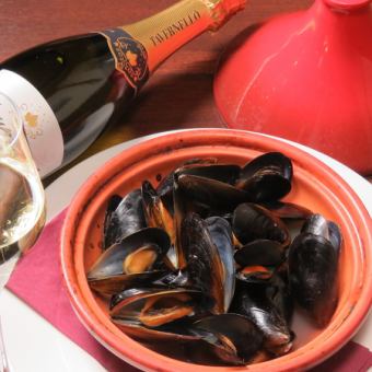 Steamed mussels with tagine