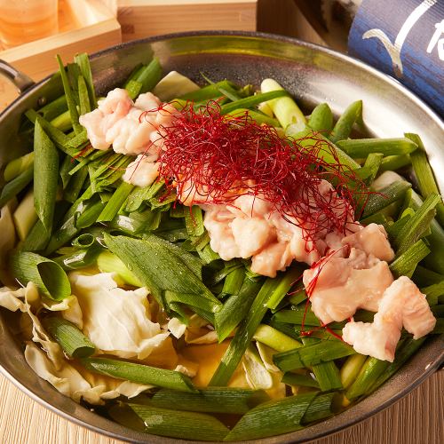 Motsunabe (offal hot pot) with Kujo green onions