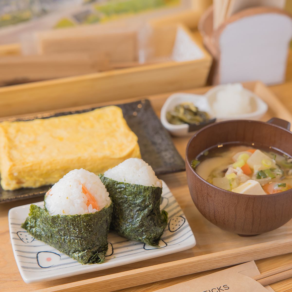 フワフワの出汁巻きとふっくらおにぎりが楽しめる♪