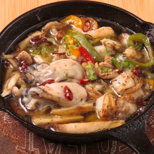 カマンベールアヒージョ/カキとホタテのアヒージョ/海老のアヒージョ