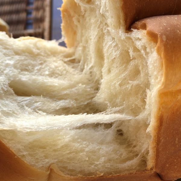 プレミアム食パン‘Air`エアー～軽さと風味を極めました。1日20斤の限定販売。
