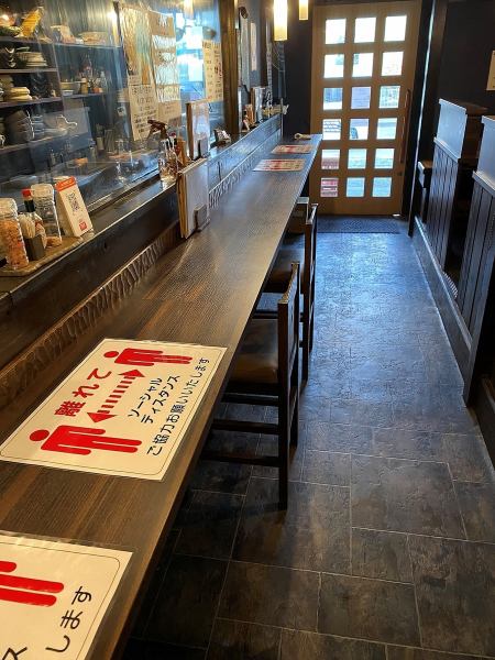 The counter seats are 8 to 2 seats to keep the distance.[Counter x 8 seats] We also have counter seats at our shop, which has many people.It's a good location, a 4-minute walk from Kishi Station, so it's perfect for a date when you want to drink a drink after work and for a date!