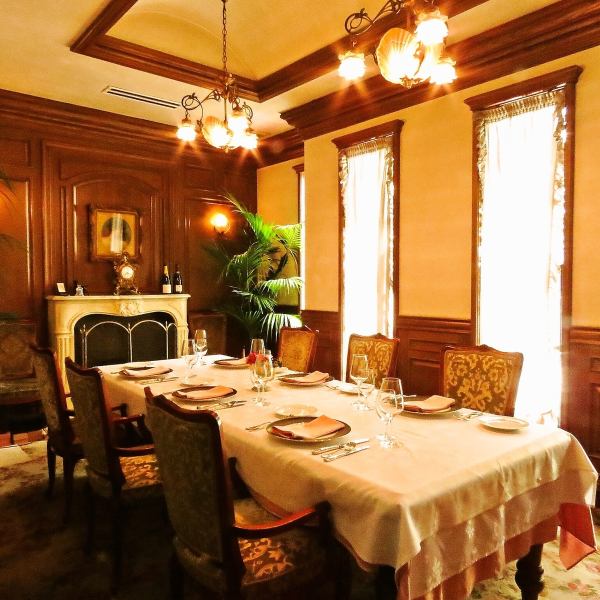 2～6名様までの2F個室「loge」お祝い事やお仕事上でのプライベートな時間をゆっくりとお過ごしいただけます。（別途室料3,300円）