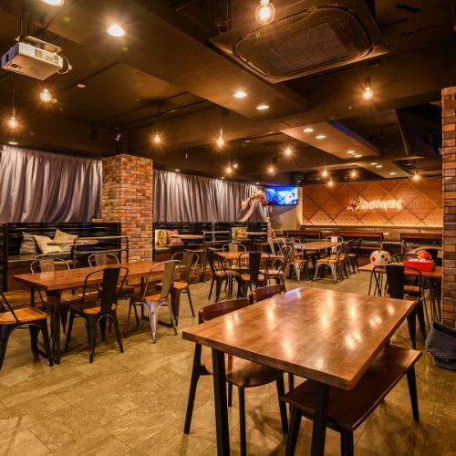【広々とした店内】