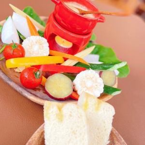 Bagna cauda 配彩色蔬菜