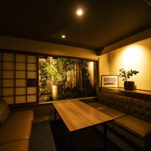 和モダンな雰囲気溢れる、落ち着いた空間で贅沢な夜をお過ごしいただけます。