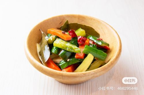 白萝卜黄瓜芹菜腌制