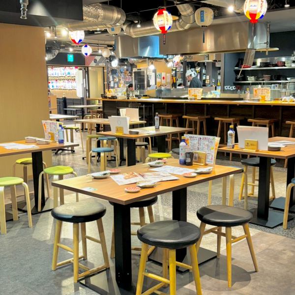 店内は全２４０席と広々空間！2名様から最大１００名様までご案内可能です♪