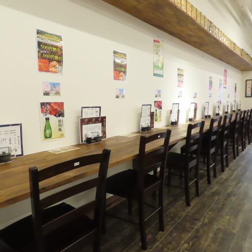<p>【清潔感ある暖かな雰囲気♪】2024年6月29日に新規OPENした店内は「和」の雰囲気を存分に味わえる明るい空間！店内カウンター席は計5席をご用意し、お一人様からのご利用も大歓迎！お一人様でも入りやすいカジュアルで明るい雰囲気も魅力の一つです。即予約・リクエスト予約も可能ですので、お気軽にお問い合わせください！</p>