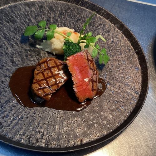 메르시 점심 수프와 소 필레 스테이크 코스 12/5-25는 크리스마스 점심 전용