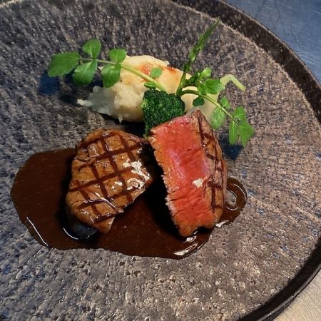 Merci Lunch: Toast with a drink, soup, large Hokkaido scallops, and beef fillet course [Lunch only]