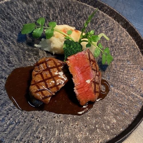 메르시 런치 건배 음료, 스프, 홋카이도산 대립 돛립 조개, 소 필레의 코스 【런치 한정】