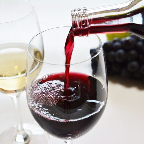 フランス産を中心に各種ワイン、取り揃えています！