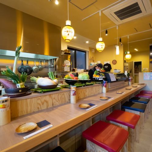 Spacious counter seats on the 1st floor