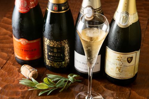 Various champagne and sparkling wine