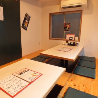 完全個室の3階は12名様までの個室で掘りごたつ式になっております。