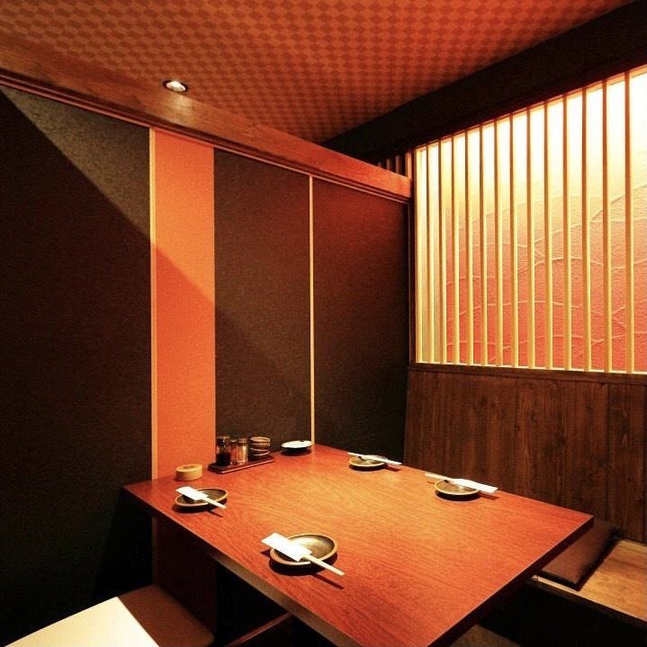 The maximum number of private rooms in the tatami room is 12 people.There is also a small private room