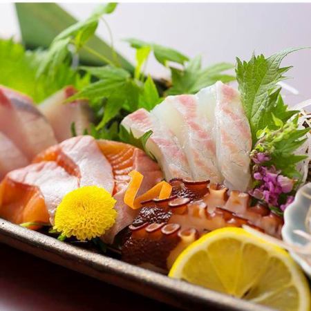 Assorted seasonal sashimi (large) for 3-4 servings