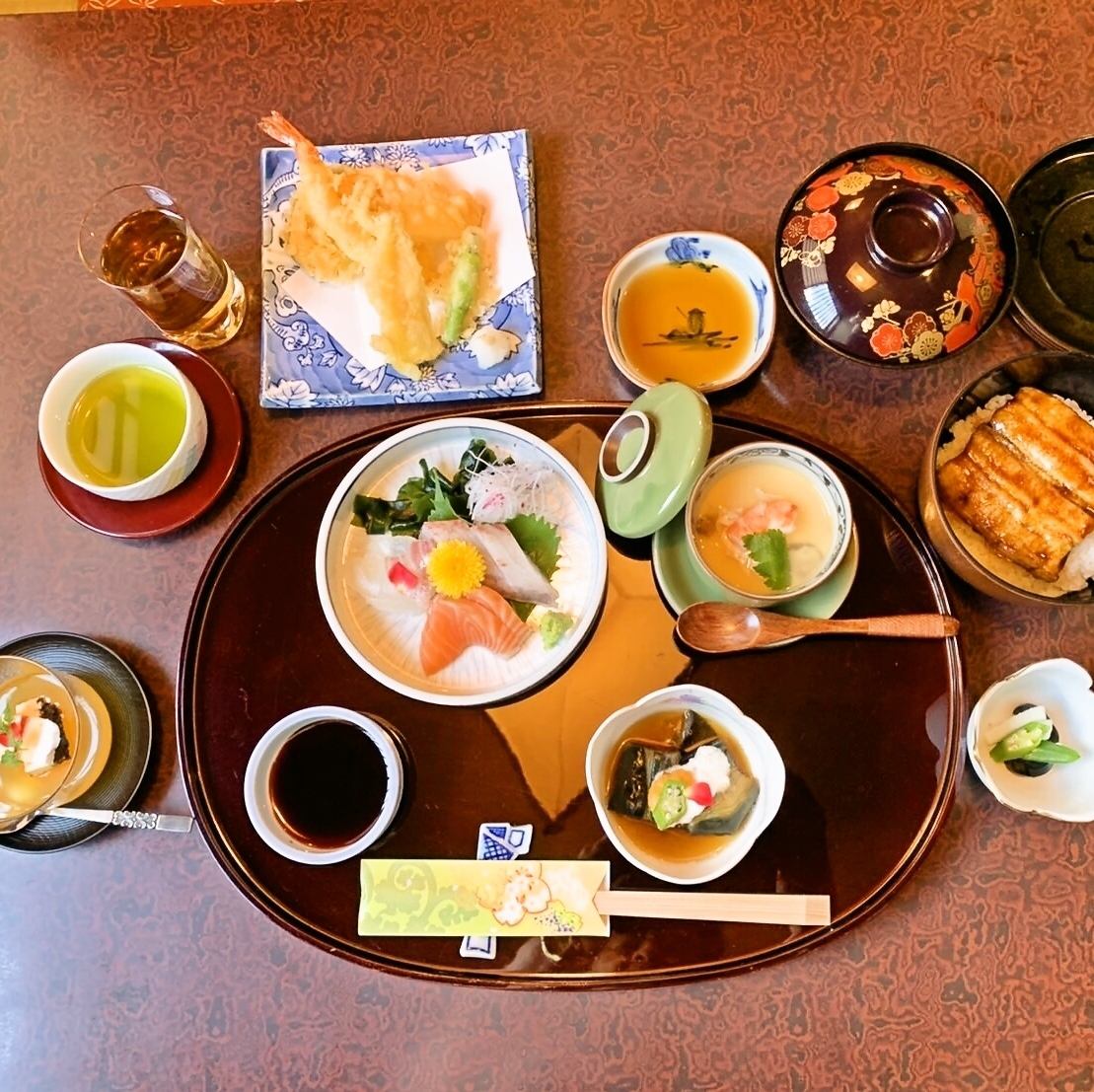 부담없이 즐길 수 있는 『오노미 어선』은 4400엔(세금 포함)으로 준비