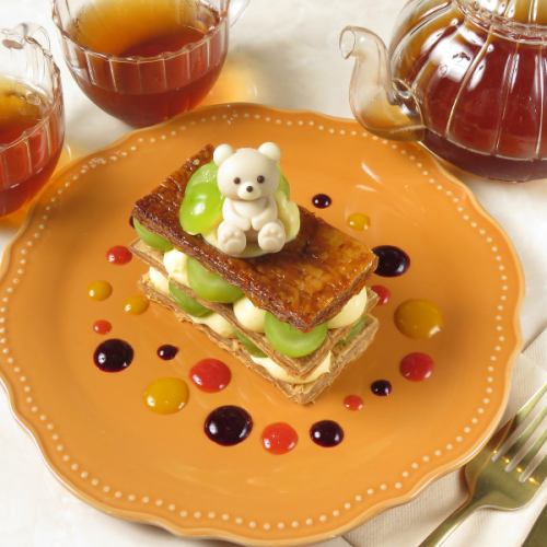 Crispy puff pastry mille-feuille with a little bear on top