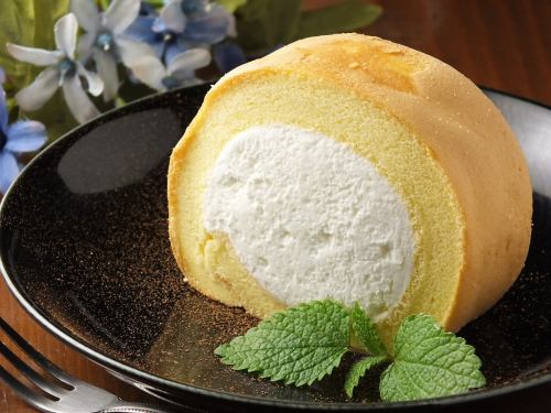 ミルクたっぷりロールケーキ