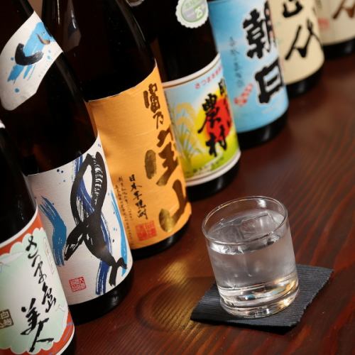 焼酎は種類豊富。その他ドリンクも100種以上と充実。