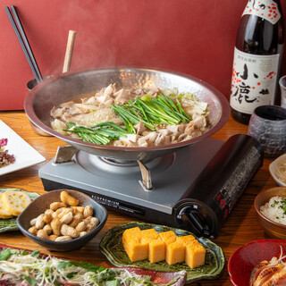 ◆走地雞和黑豬湯涮鍋套餐◆烤走地雞、沾菜和火鍋！2小時無限暢飲+9道菜共6,000日元