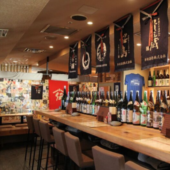 The counter seats are very popular among individuals.Why not have a lively discussion about shochu?