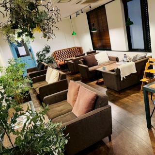 【ワンちゃん同席不可】落ち着いて4名様までお座りいただけるテーブル席です！友達の集まりやお食事したい方に♪