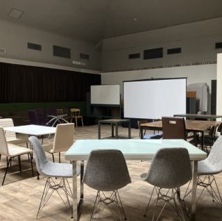 14名様から最大100名様(立食)で貸切可能。お席の配置からお食事のご用意あり/なしまで幅広く選べるパーティールームは使い勝手抜群！まずはお気軽にお電話にてお問合せください！