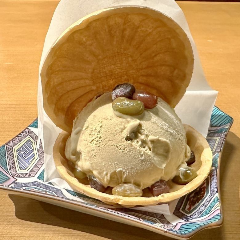 Hojicha ice cream monaka with sweetened azuki beans