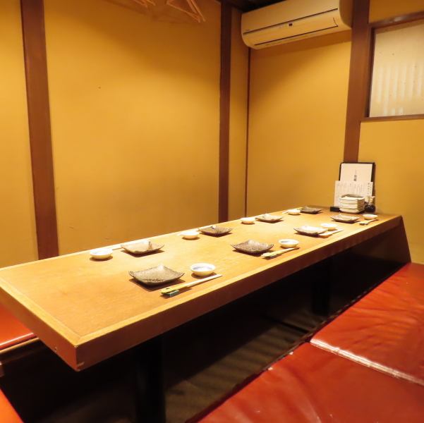 ゆったり足を伸ばしてくつろげる掘りごたつのお席。ご家族やご友人との気軽なお食事から、各種宴会にもどうぞご利用ください。