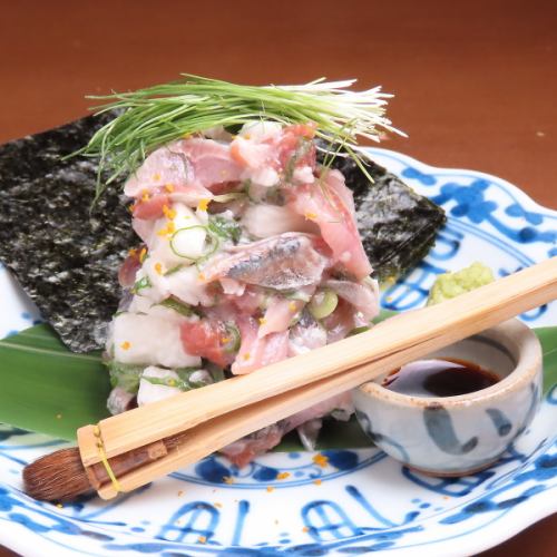 希米沙丁鱼、烤山药和李子