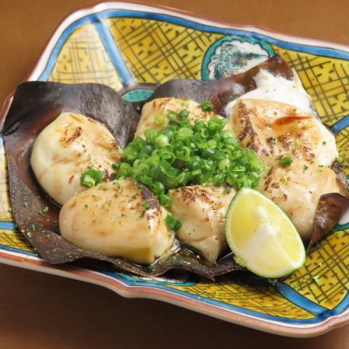 Grilled Noto pufferfish milt with kelp