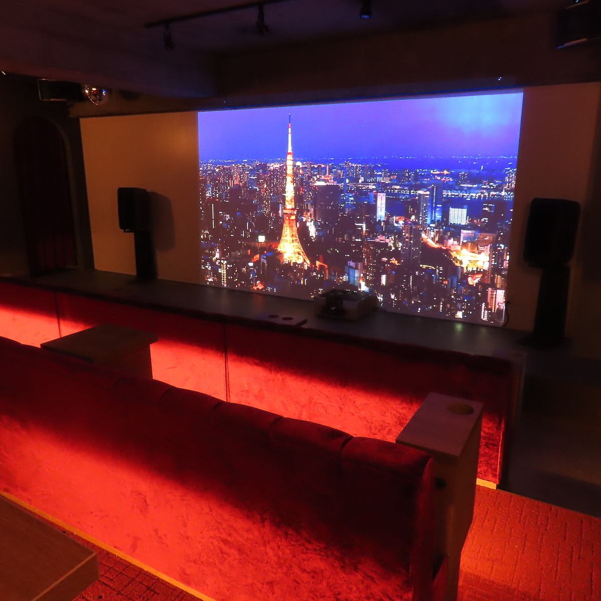 A spectacular 150-inch screen is available. Perfect for banquets and parties.