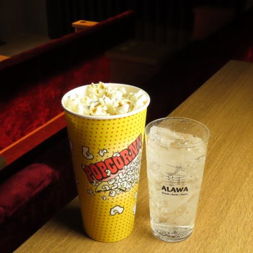 [Entry Set] Includes one drink, freshly made popcorn, and a cover charge, 3,300 yen (tax included)